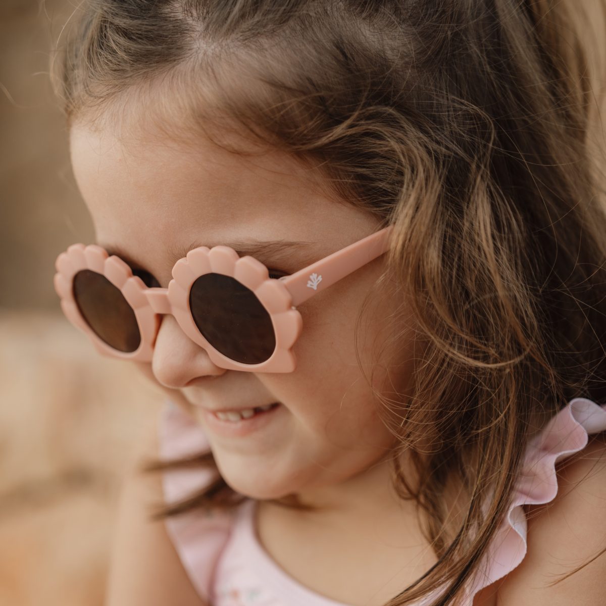 125780 - Sunglass - Shell Pink (3) Little Dutch: okulary przeciwsłoneczne dla dzieci Shell Old Pink 2+ - obrazek 2
