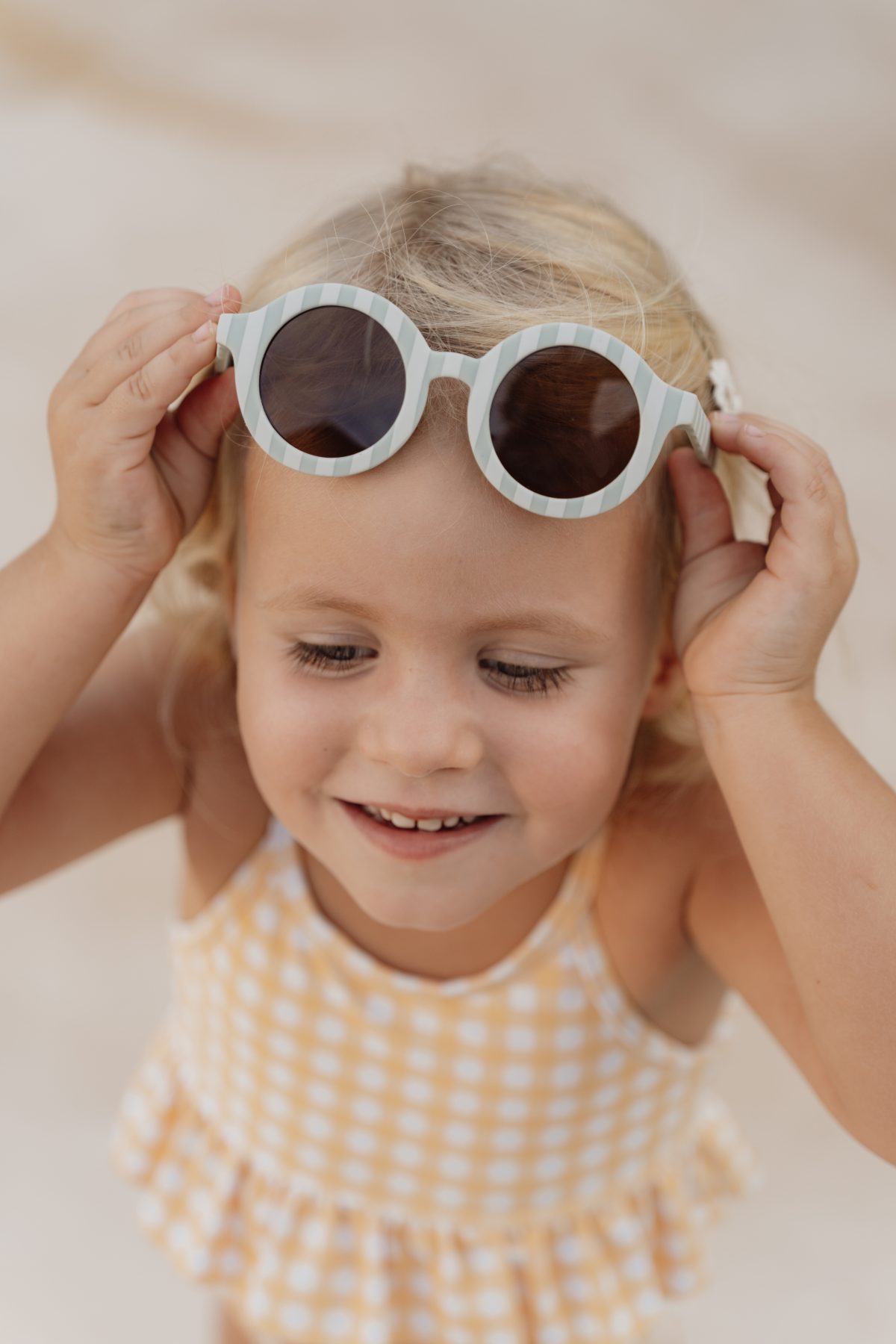 Little Dutch: okulary przeciwsłoneczne dla dzieci Fresh Greens 2+ - obrazek 2