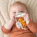 Done by Deer: zabawka sensoryczna Happy Clouds - obrazek 2