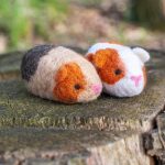 AGNA WOOL ART: Ufilcuj go sam! Zestaw do filcowania Świnki Morskie - obrazek 2