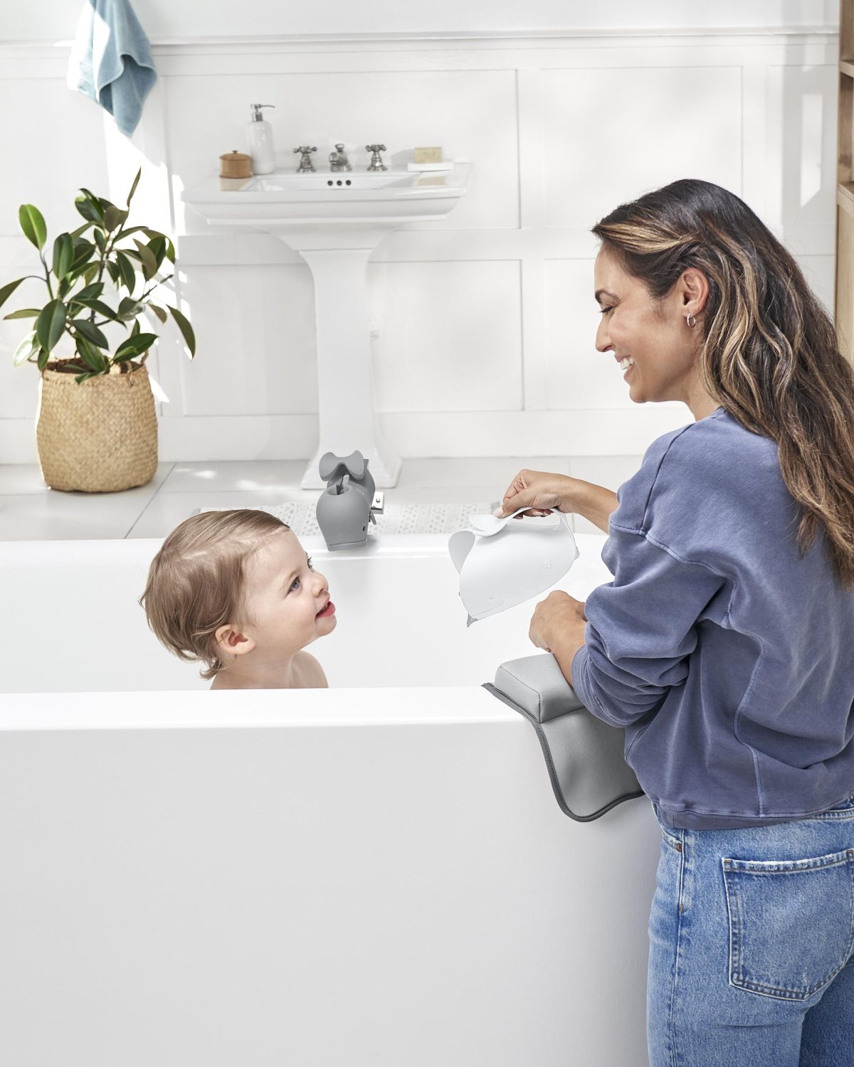 Skip Hop: kubek do mycia głowy Wieloryb Moby White - obrazek 4