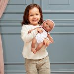 LullaBaby: lalka NIEMOWLĘ ze smoczkiem, w dwuczęściowym ubranku i opasce - obrazek 2