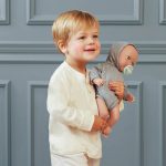 LullaBaby: lalka NIEMOWLĘ – CHŁOPIEC, ze smoczkiem, w ubranku z kapturem - obrazek 4