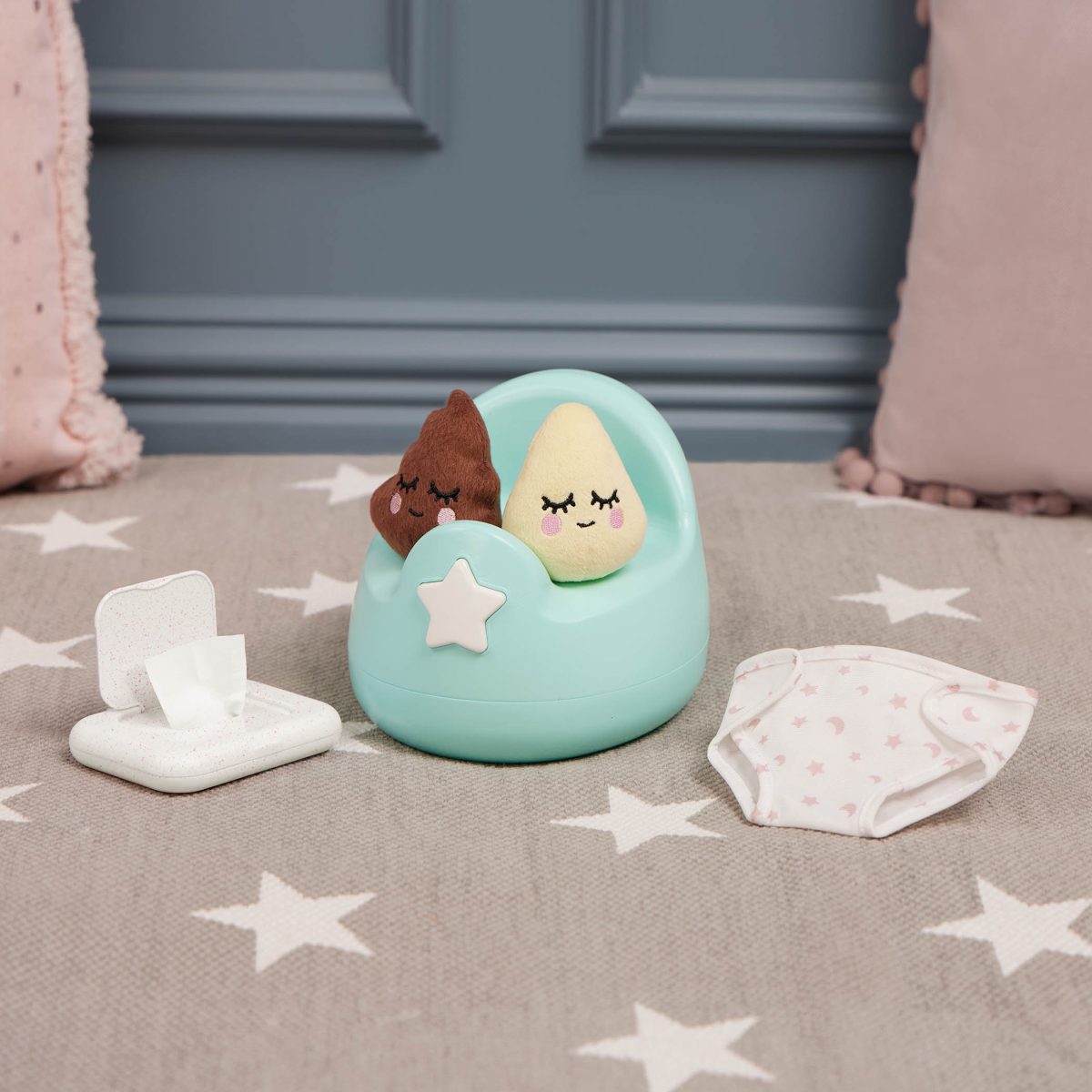 LBY7637_LS_B LullaBaby: nocnik dla lalek, z akcesoriami tematycznymi - obrazek 2