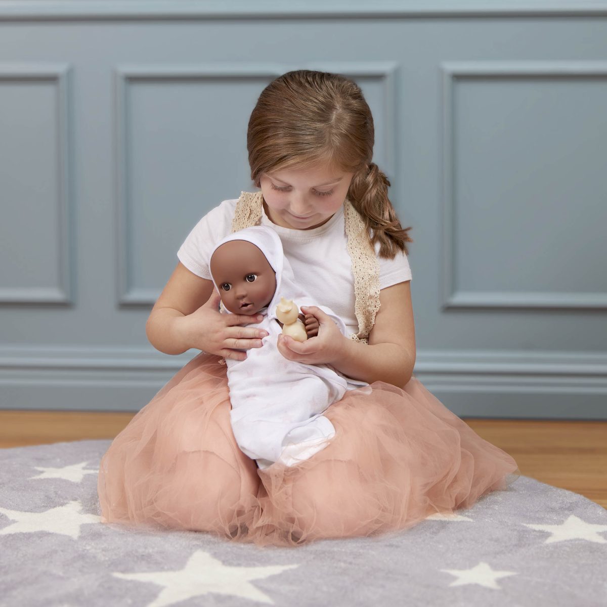 LBY7646-LBY7686_LS_D LullaBaby: Kąpiel lalki NIEMOWLAKA – ręcznik z akcesoriami kąpielowymi - obrazek 4