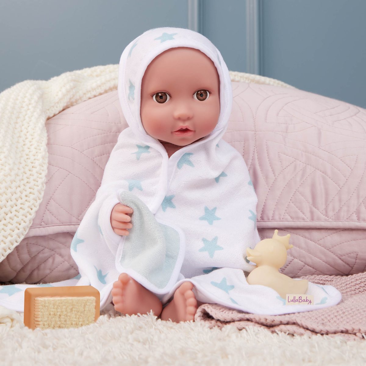 LullaBaby: Kąpiel lalki NIEMOWLAKA – ręcznik z akcesoriami kąpielowymi - obrazek 4