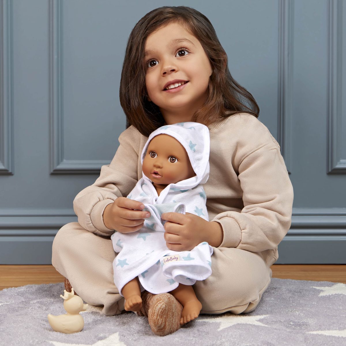 LullaBaby: Kąpiel lalki NIEMOWLAKA – ręcznik z akcesoriami kąpielowymi - obrazek 2