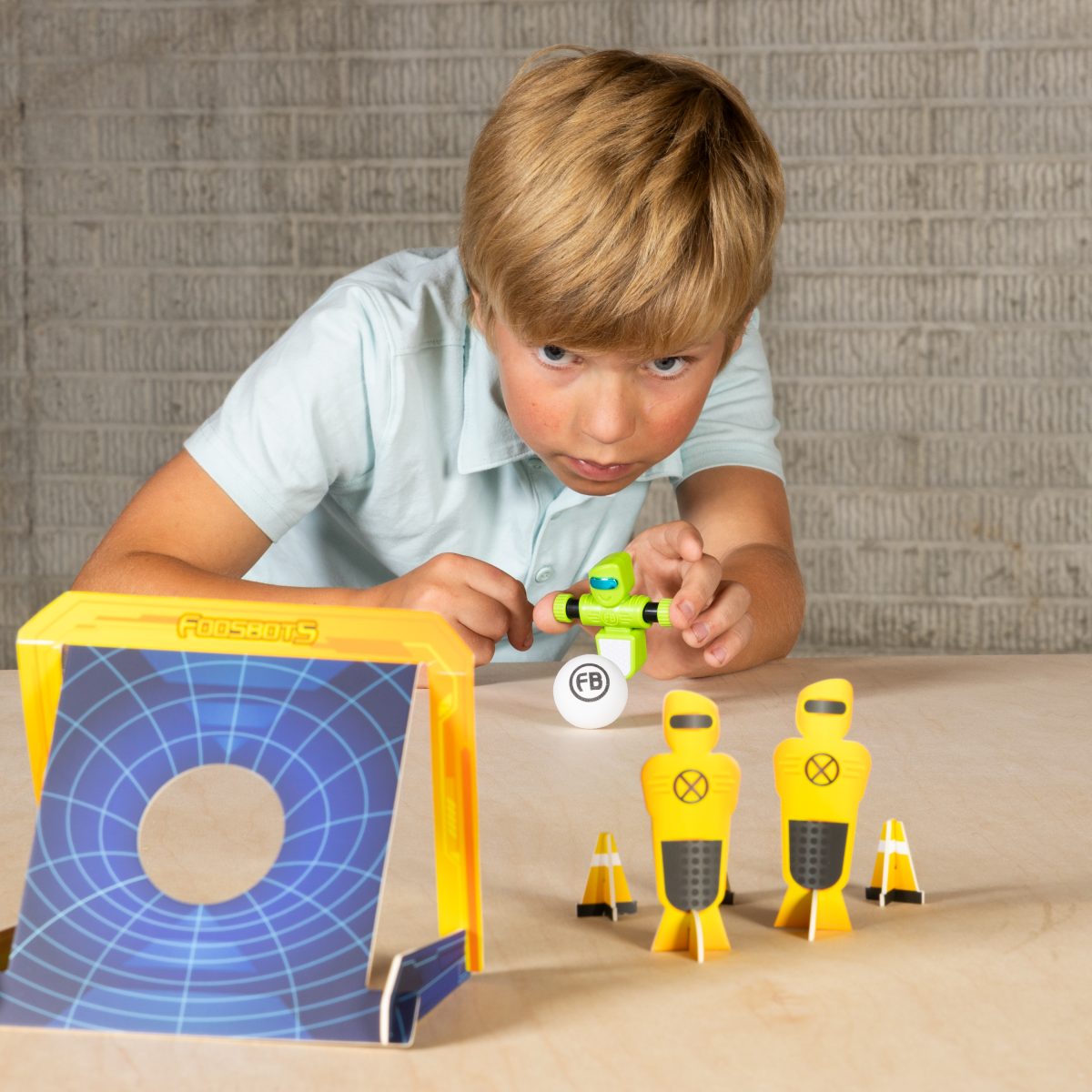 Fat Brain Toy: Piłkarzyki Foosbots. Boisko do gry. - obrazek 5