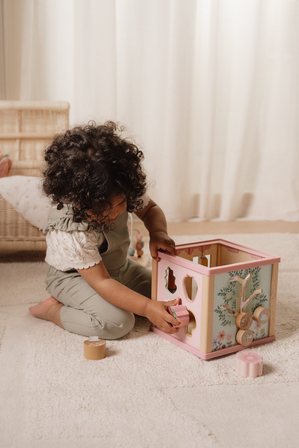 LD7331 - Wooden Activity Cube - Fairy Garden (5) Little Dutch: drewniana kostka aktywizująca Fairy Garden - obrazek 2