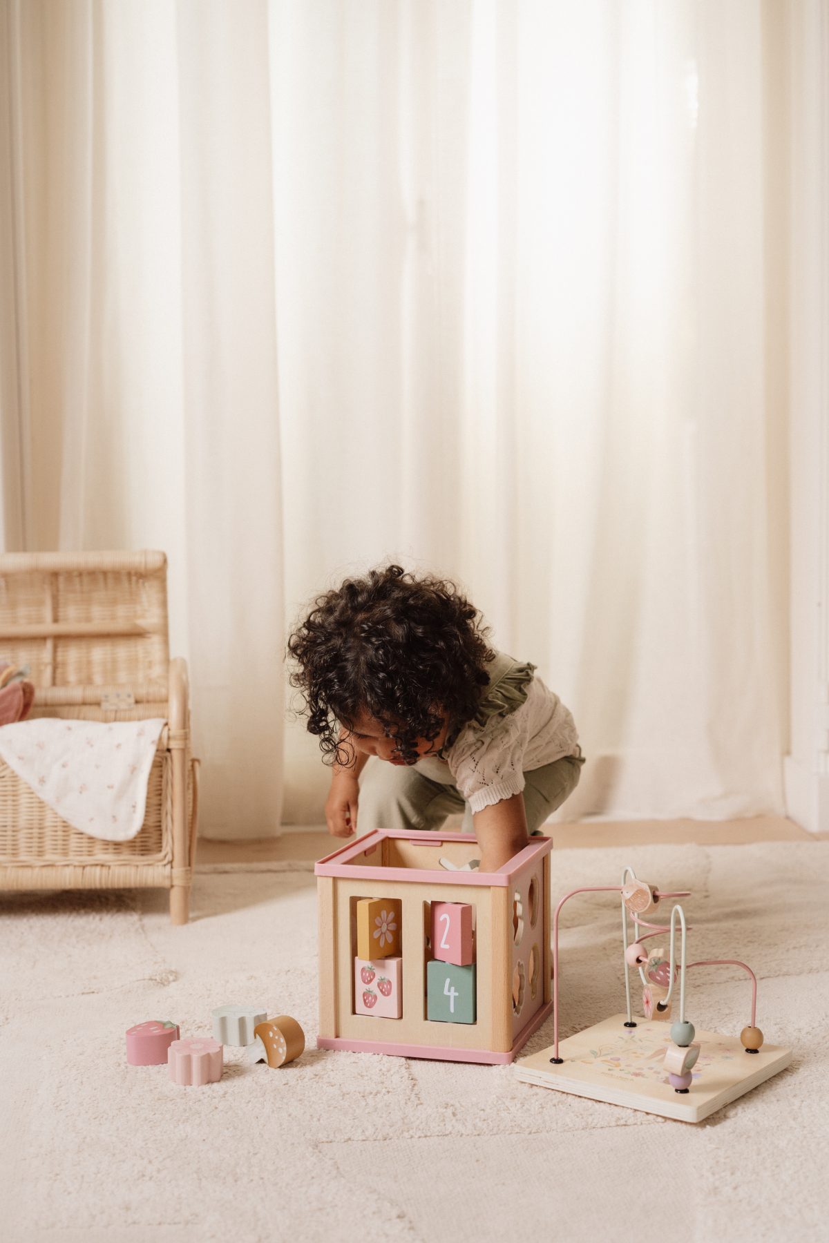 LD7331 - Wooden Activity Cube - Fairy Garden (8) Little Dutch: drewniana kostka aktywizująca Fairy Garden - obrazek 3