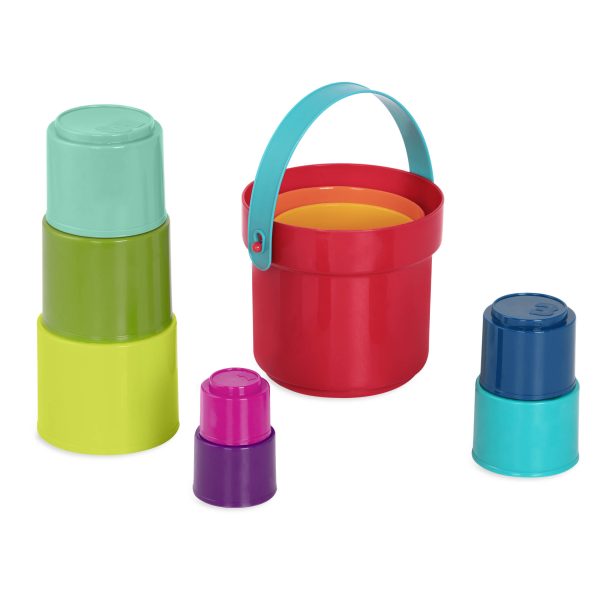 b.toys: Stack up Cups – zestaw kubełków do piętrowania z wiaderkiem