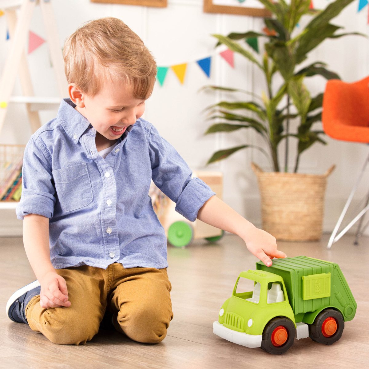 VE1003_LS_A-2048x2048 B.toys: Wonder Wheels ŚMIECIARKA – Recycling Truck - obrazek 2