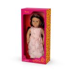 Our Generation: Lalka ANISSA 46cm – w kreacji na wyjątkową okazję, PRZEBITE USZY i kolczyki - obrazek 3