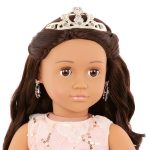 Our Generation: Lalka ANISSA 46cm – w kreacji na wyjątkową okazję, PRZEBITE USZY i kolczyki - obrazek 2