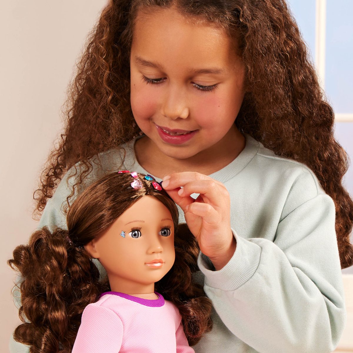 Our Generation: Lalka FINLEY 46cm – z NAKLEJKAMI i notesem BUBBLE POP IT - obrazek 4