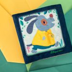 Lilliputiens Książeczka edukacyjna "Uczę się sam ubierać" Piesek Jules 18 m+ - obrazek 3