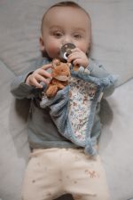 Little Dutch Przytulaczek z zawieszką do smoczka Lisek Forest Friends - obrazek 4