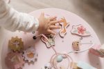 Little Dutch: Stolik edukacyjny Fairy Garden - obrazek 2