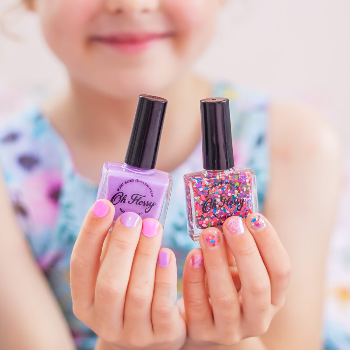 Oh Flossy Oh Flossy: Zestaw 3 lakierów do paznokci PARTY 3 x 12 ml, bio brokat, roślinna formuła - obrazek 5