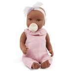 LullaBaby: Lalka NIEMOWLĘ ze smoczkiem, w muślinowym ubranku i opasce - obrazek 2