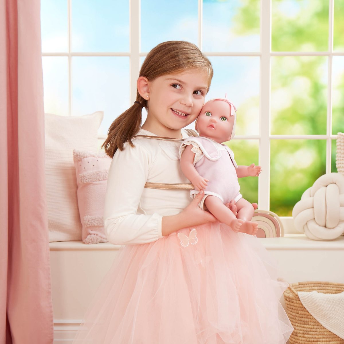 LBY7647-LBY7695_LS_A LullaBaby: Lalka NIEMOWLĘ, z NOSIDEŁKIEM - obrazek 2