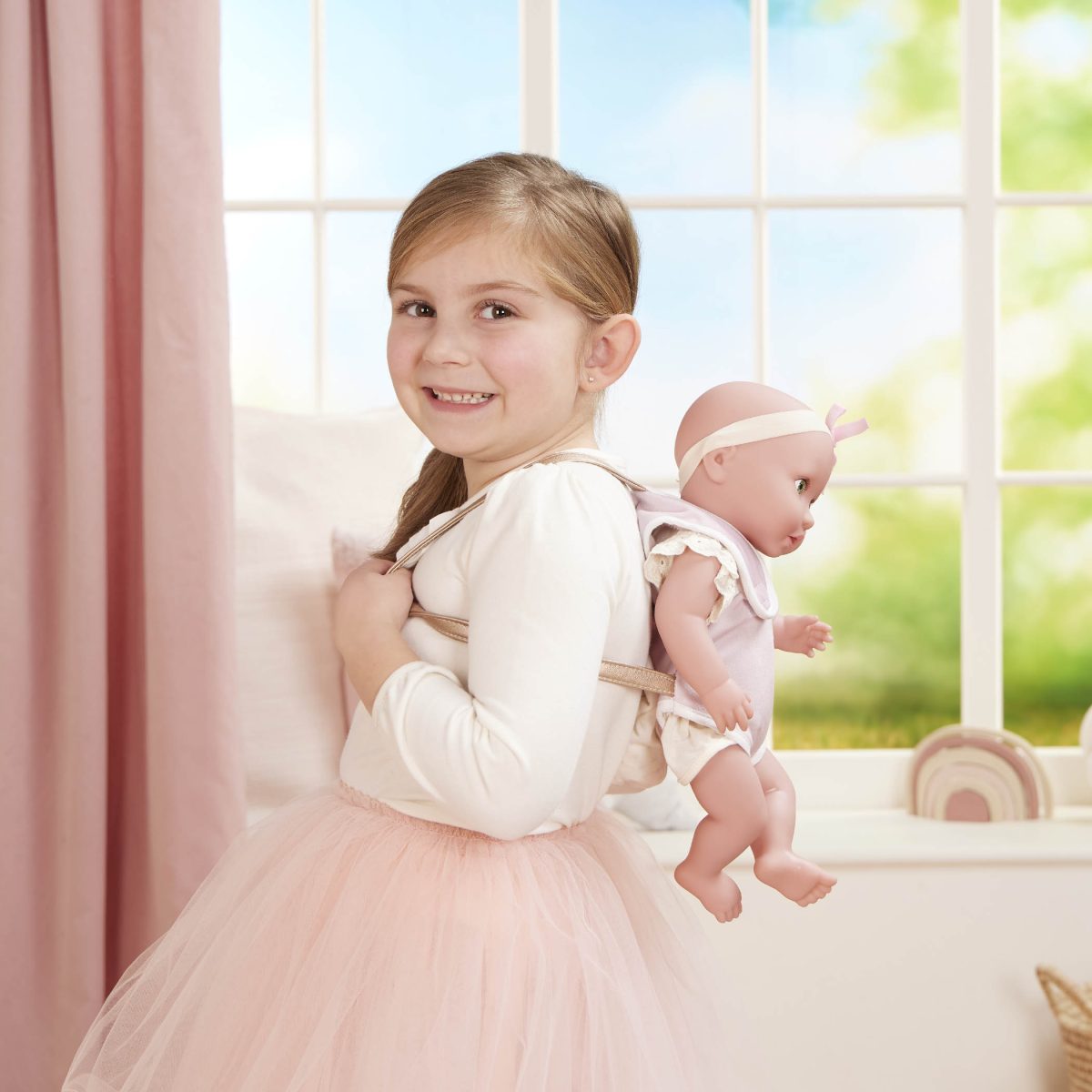 LBY7647-LBY7695_LS_B LullaBaby: Lalka NIEMOWLĘ, z NOSIDEŁKIEM - obrazek 4