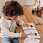 Little Dutch: Zeszyt z naklejkami ubieranka Forest Friends - obrazek 5