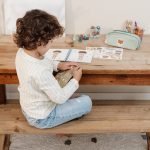 Little Dutch: Zeszyt z naklejkami ubieranka Forest Friends - obrazek 4