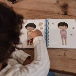 Little Dutch: Zeszyt z naklejkami ubieranka Forest Friends - obrazek 3