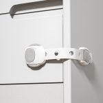 Babyono: Zabezpieczenia do mebli. Blokada uniwersalna 2 szt. - obrazek 5