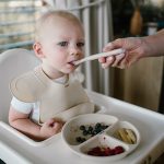 BABYONO: elastyczna silikonowa łyżeczka KREMOWA - obrazek 3