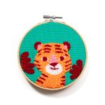 Avenue Mandarine: zestaw do haftu Punch Needle Tygrysek - obrazek 3