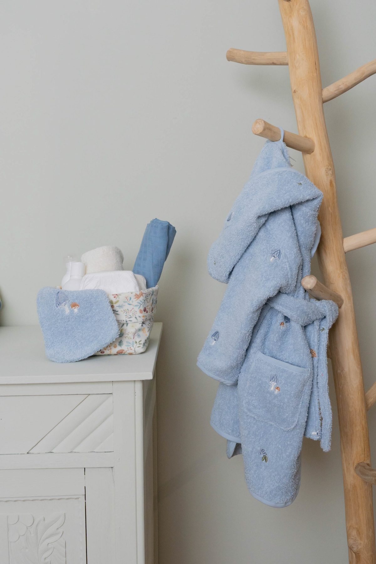 Little Dutch: otulacz muślinowy 120x120 cm Pure Denim Blue - obrazek 2