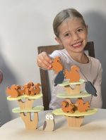 Egmont Toys®: Drewniana gra zręcznościowa, balansujące wiewiórki - obrazek 4
