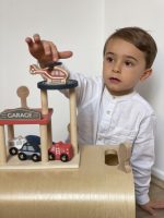 Egmont Toys®: Drewniany garaż z samochodami - obrazek 3