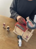 Egmont Toys®: Drewniany garaż z samochodami - obrazek 2