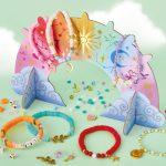 Janod Zestaw do tworzenia biżuterii ze stojakiem + Bransoletki 7+ - obrazek 2