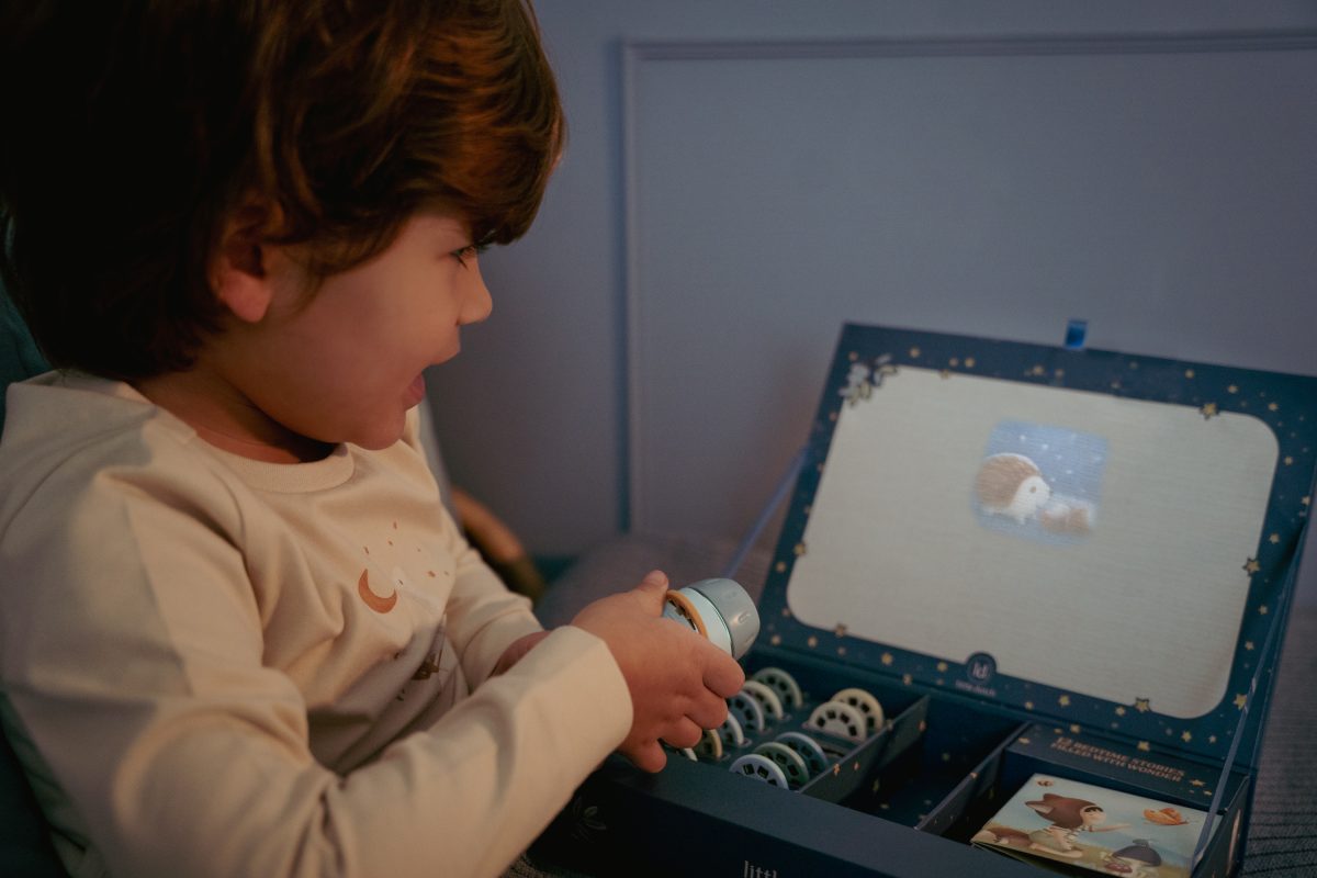 stories-projector-torch-blue-ld4781-4 Little Dutch: latarka projektor z bajkami Błękit - obrazek 4