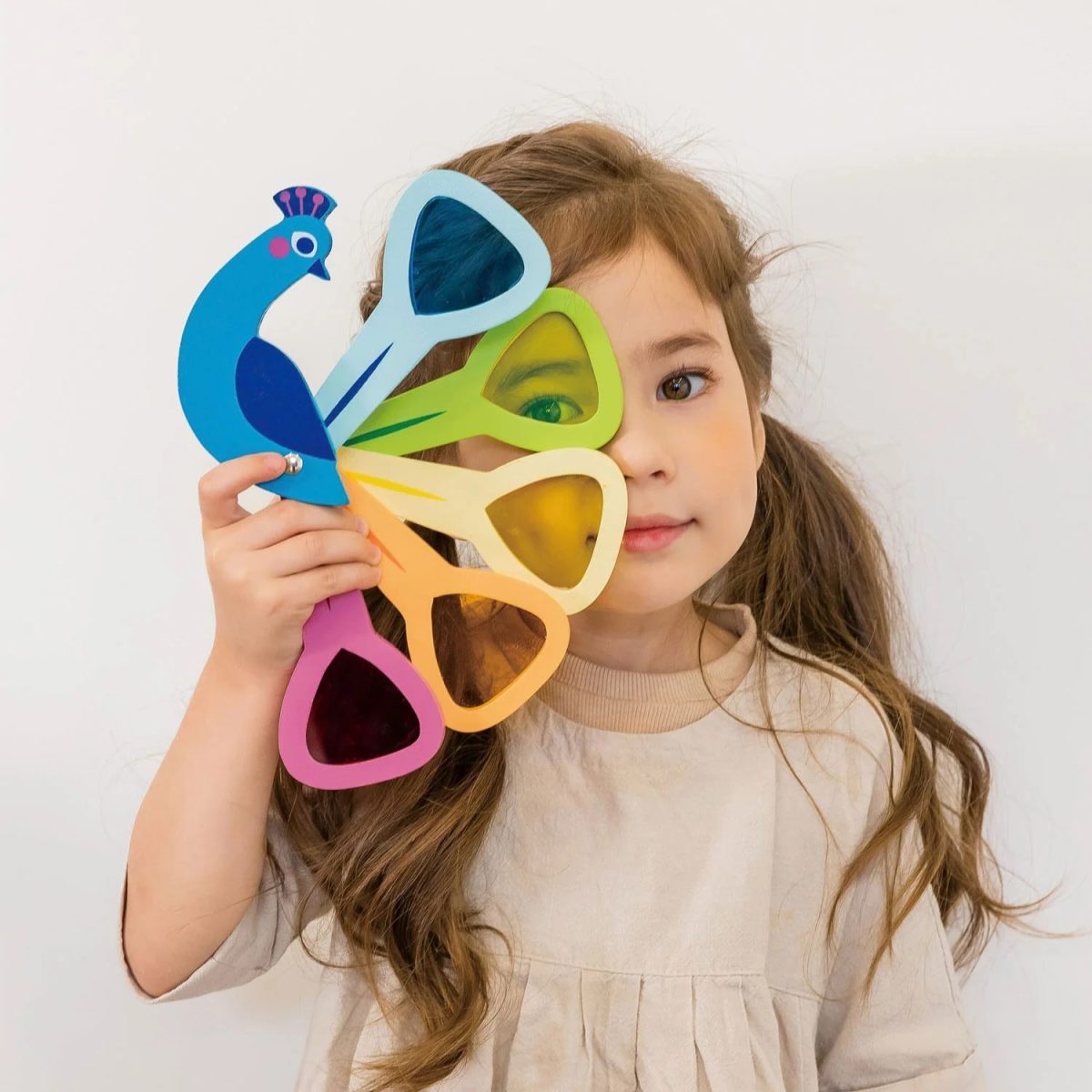 Tender Leaf Toys: drewniana zabawka poznajemy kolory - paw z kolorowymi szybkami - obrazek 2