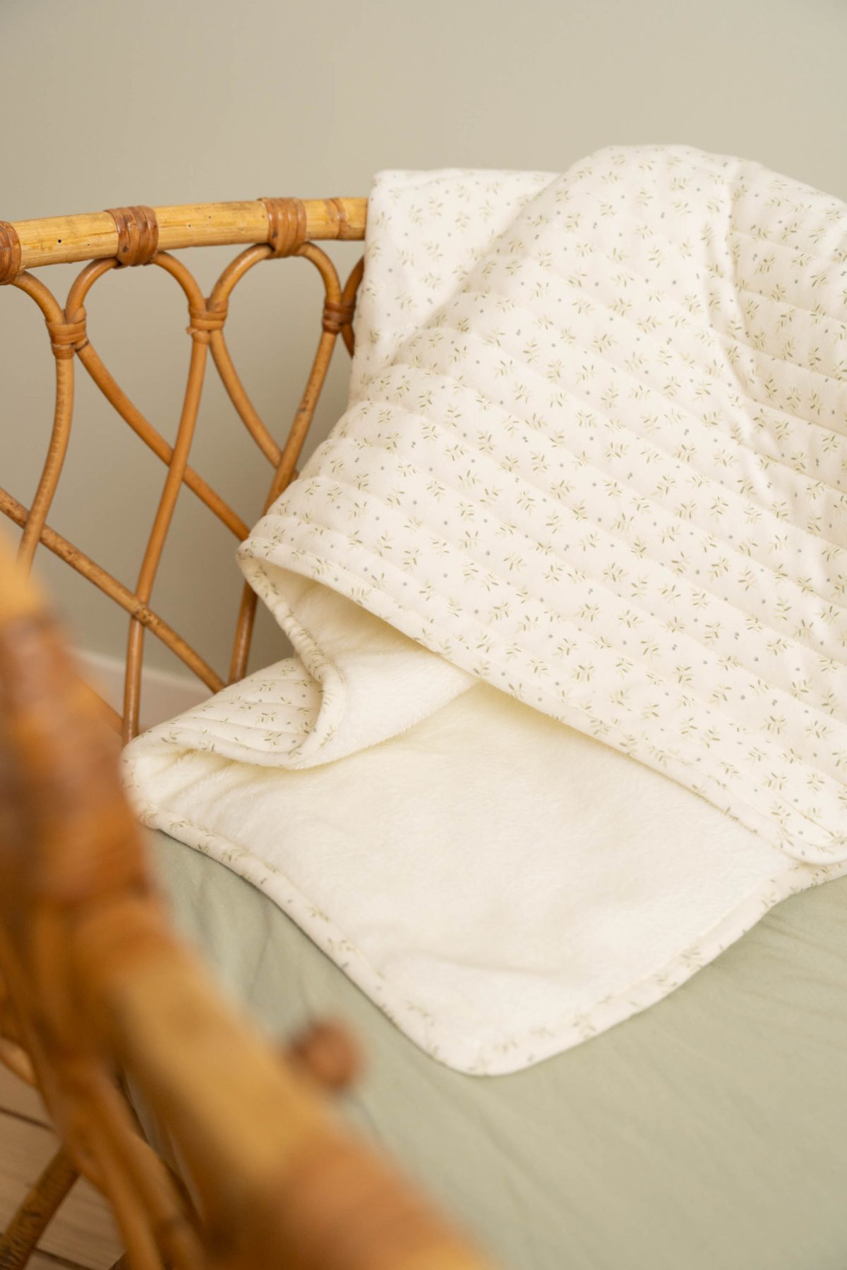 Little Dutch: pikowany kocyk 110x140 cm Blueberry Leaves - obrazek 2