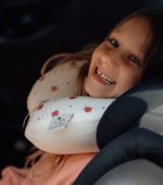 Vanilla Copenhagen: Poduszka podróżna rogal Travel Ladybug dla dzieci - obrazek 2