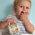 Tyrrell Katz: Woodland - Kubek niekapek z uchwytami - obrazek 3