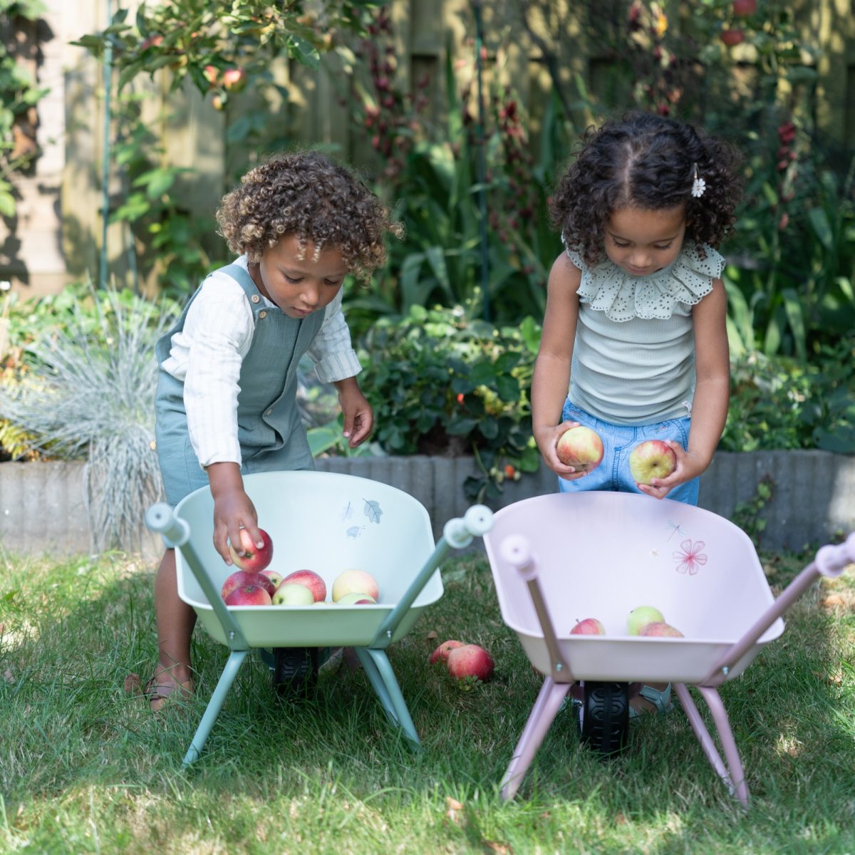 wheelbarrow-fairy-garden-ld9124-1 Little Dutch: metalowa taczka dla dzieci Fairy Garden - obrazek 2