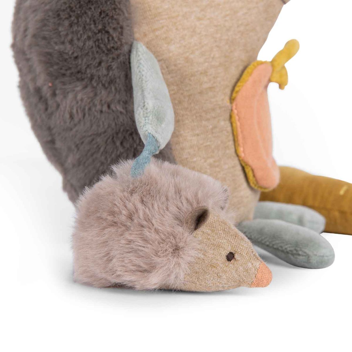 678075_4 Moulin Roty: Zawieszka aktywizująca jeżyk / Trzy Małe Króliczki - obrazek 2