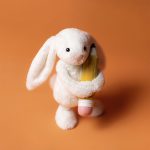 Jellycat: Wesoły Króliczek z Ołówkiem 18 cm - obrazek 2