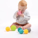 LUDI: Zestaw 8 PIŁECZEK sensorycznych w słoju - obrazek 6