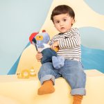Lilliputiens: przytulanka aktywizująca wielofunkcyjna z akcesoriami Piesek Jules 9 m+ - obrazek 2