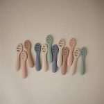 Mushie: Pierwsze Łyżeczki dla Niemowląt 2-pack - Tradewinds/Shifting Sand - obrazek 2