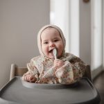 Mushie: Pierwsze Łyżeczki dla Niemowląt 2-pack - Natural/Shifiting Sand - obrazek 2
