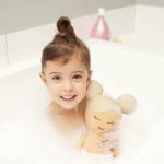 LullaBaby: lalka przytulanka DO KĄPIELI – blondynka z ręczniczkiem - obrazek 2